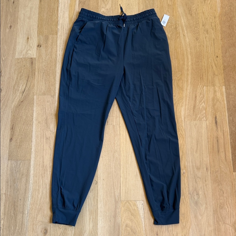 NWT: Old Navy women’s gray synthetic sport pants, size M/tall